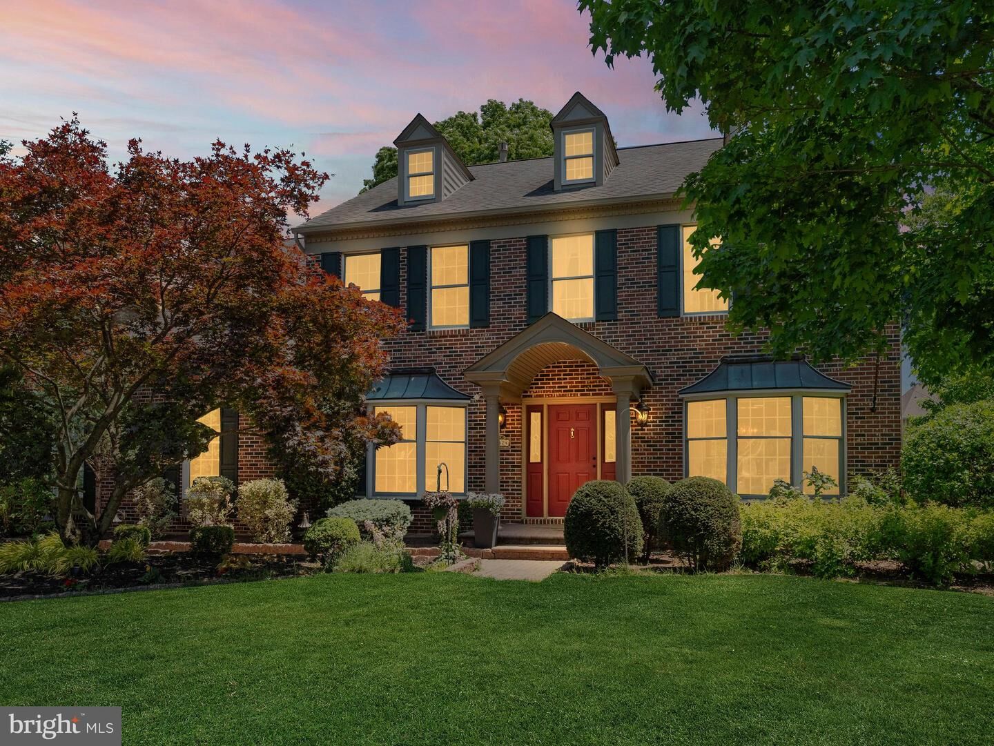 Property Photo: 1424 Ridgewood Lane PA 18940