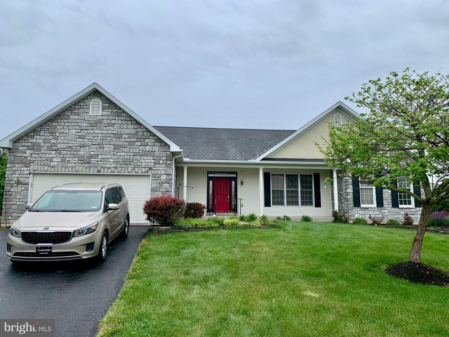 Property Photo:  104 Walnut Dr W  PA 19506 