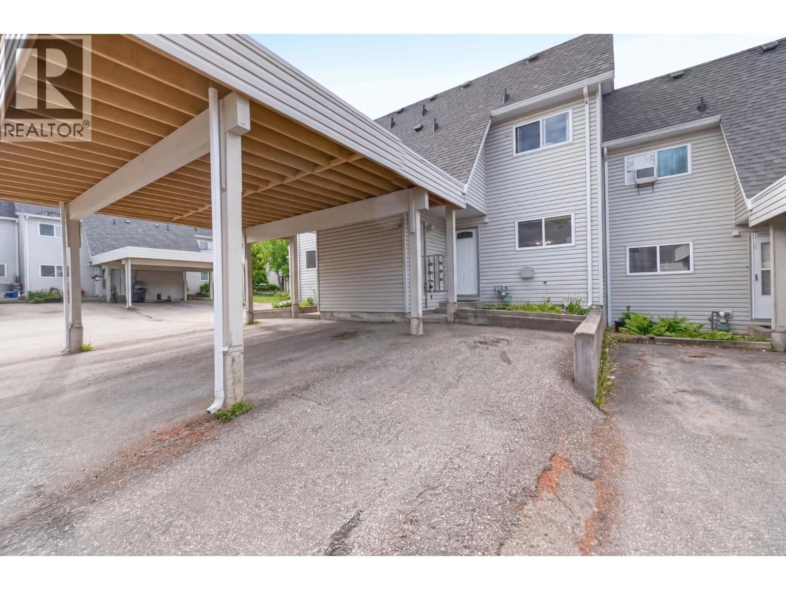 Property Photo:  2221 5 Avenue Northeast  BC V1E 2J9 