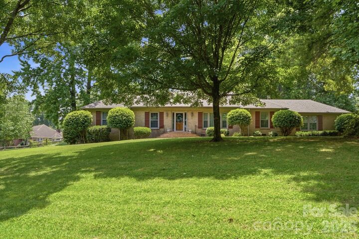 Property Photo:  5705 Foxcrest Drive  NC 28227 