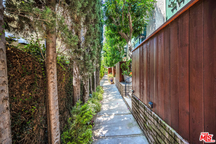Property Photo: 11645 Acama St CA 91604