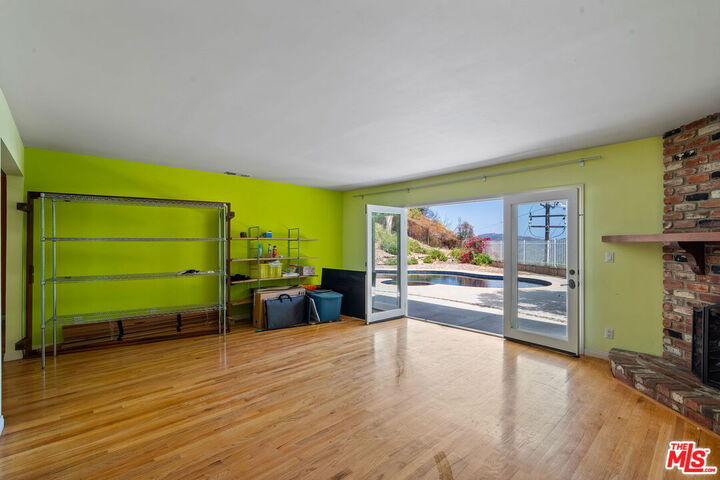 Property Photo:  1812 Manzanita Park Ave  CA 90265 
