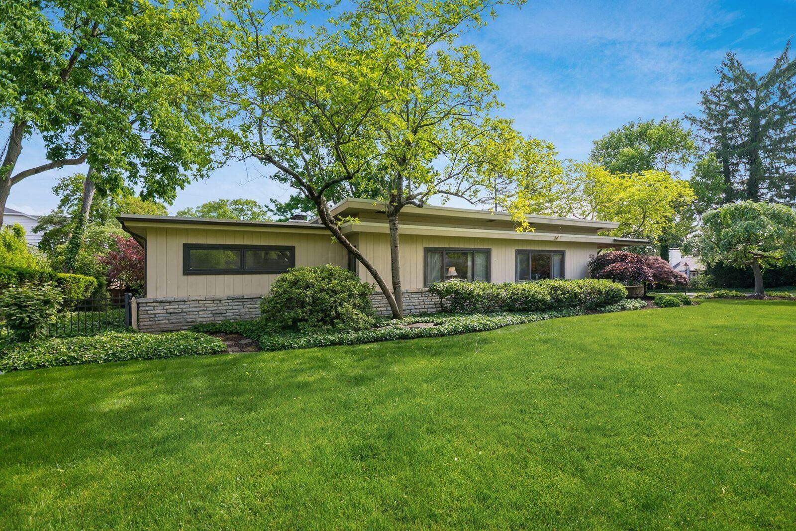 Property Photo:  2511 Edington Road  OH 43221 