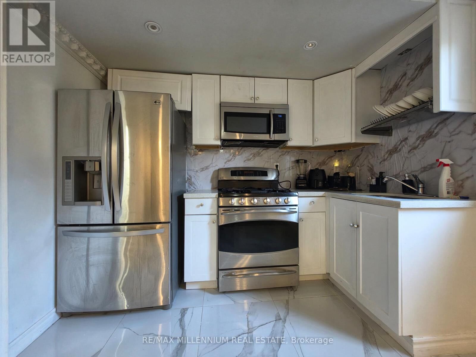 Property Photo:  66 Overlord Crescent Lower  ON M1B 4P2 