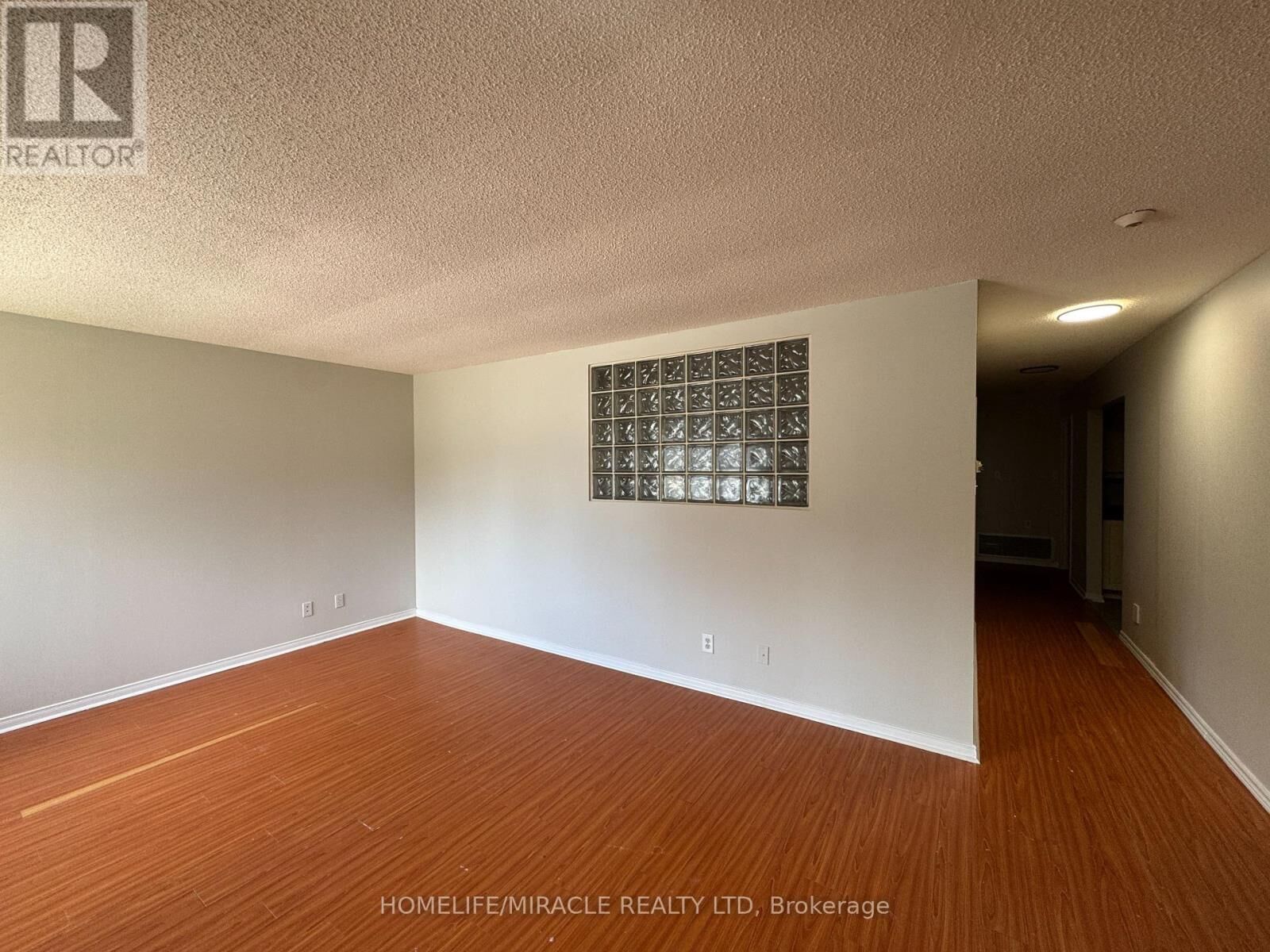 Property Photo:  565 Kennedy Road 3  ON M1K 2B2 