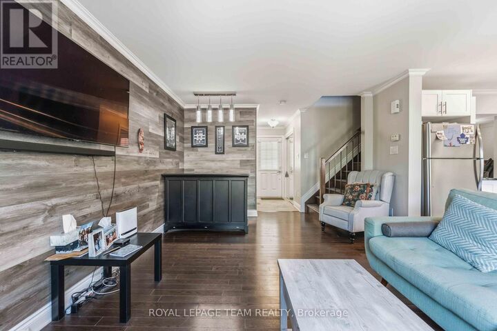 Property Photo:  231 Cayman Road  ON K2S 0N8 