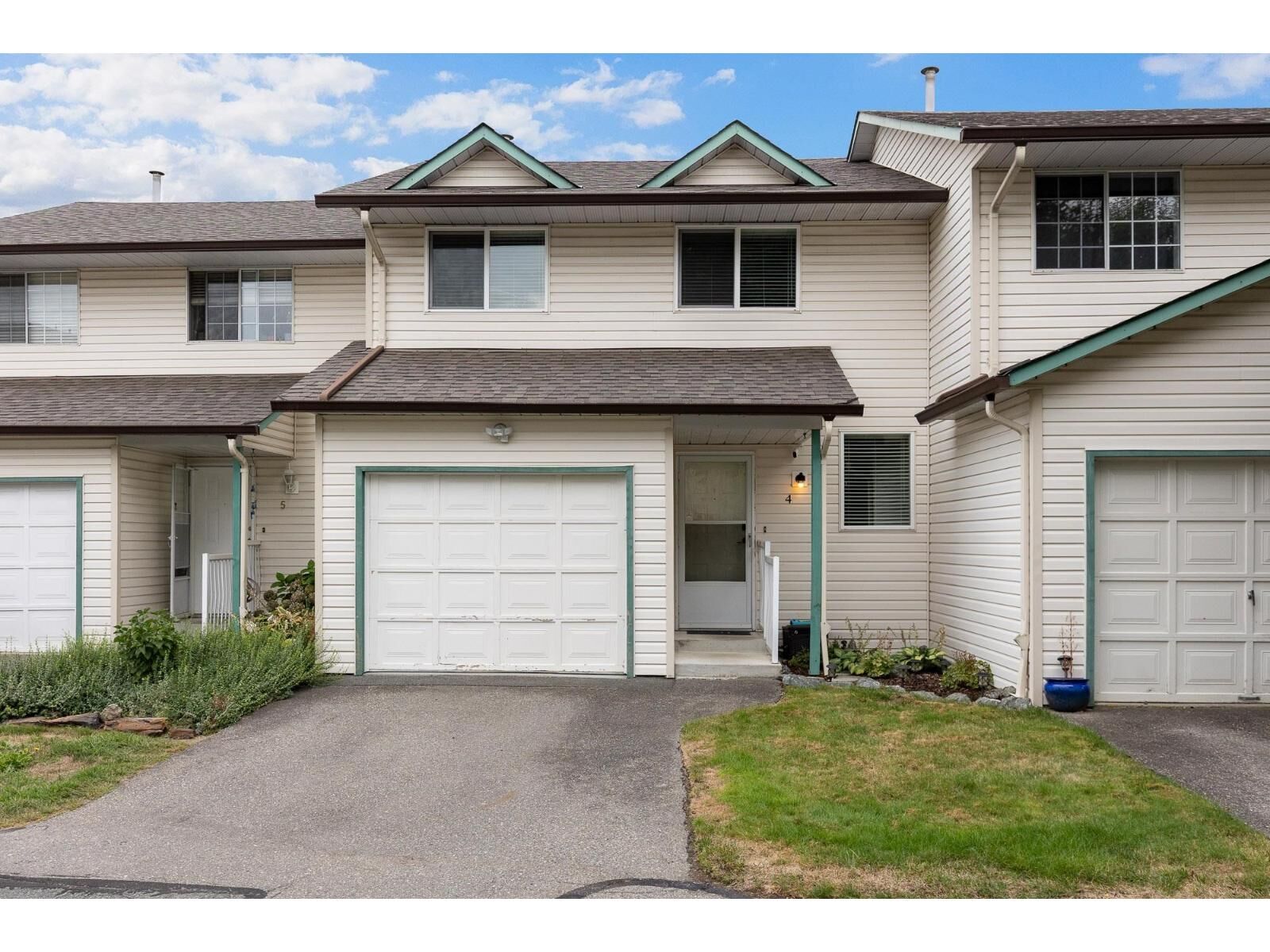Property Photo: 45640 Storey Avenue 4 BC V2R 3C5