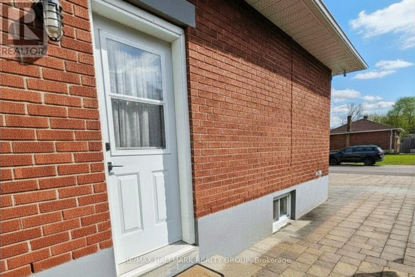Property Photo: 1307 Vancouver Avenue B ON K1V 6T8
