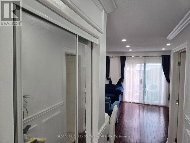 Property Photo:  57 Hansen Road North 34  ON L6V 3C6 