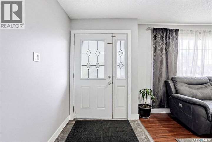 Property Photo: 330 Devonshire Crescent SK S7L 5V8