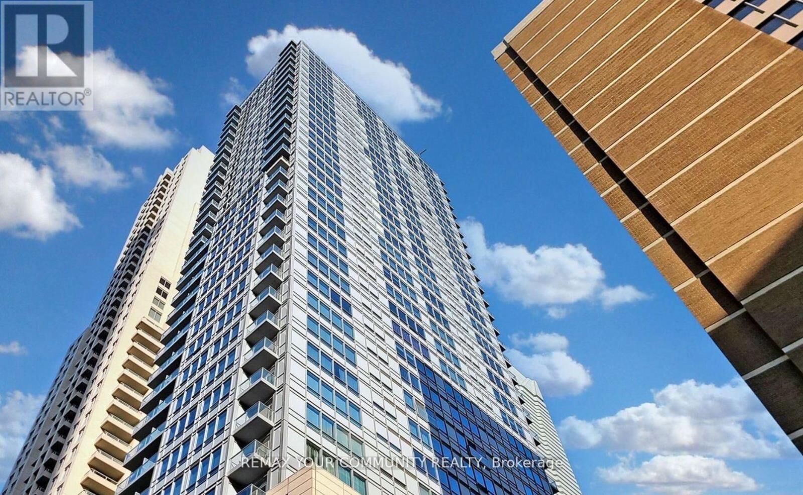 Property Photo:  21 Balmuto Street 1106  ON M4Y 1W4 