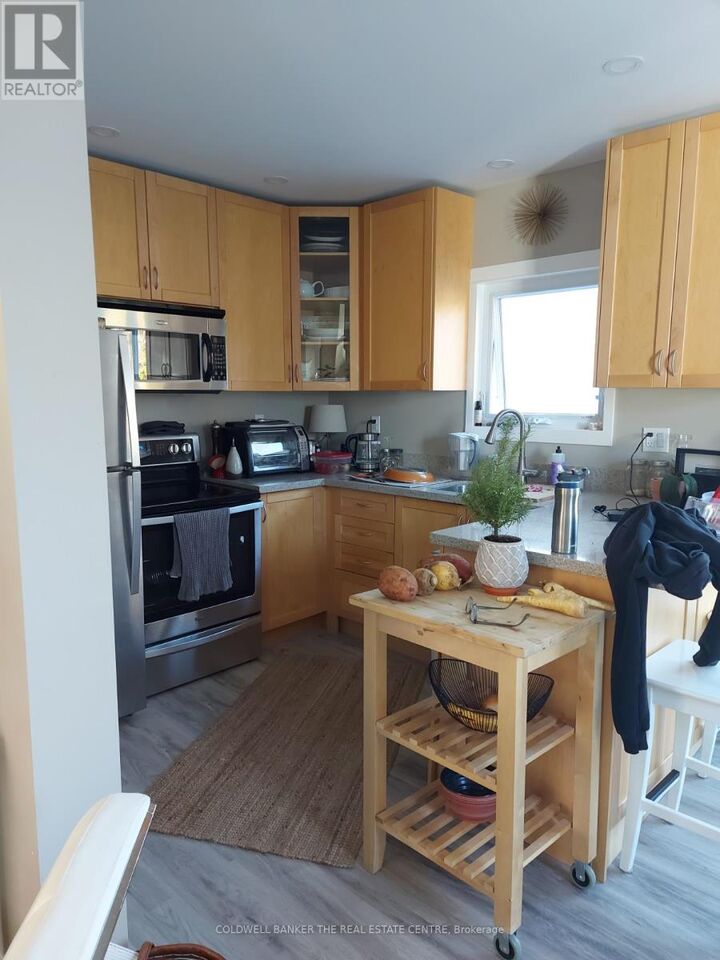 Property Photo: 61 Brock Street East B ON L9P 1K2