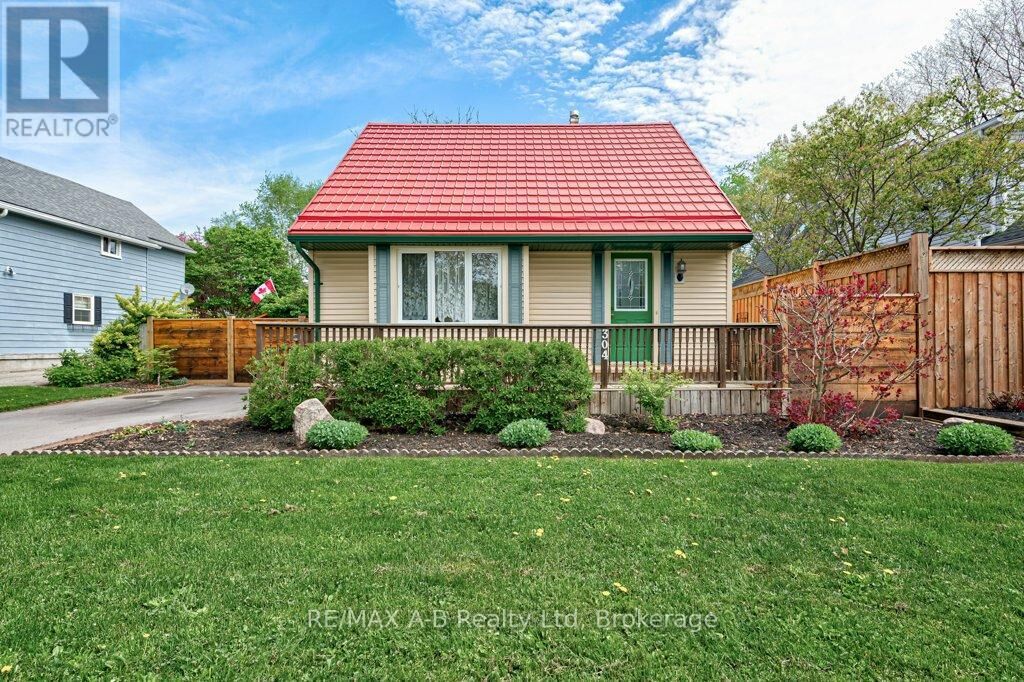 Property Photo:  304 Douglas Street West  ON N5A 5R3 