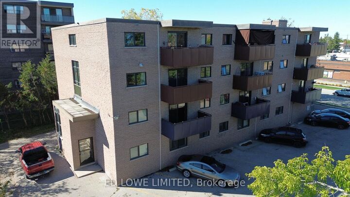 Property Photo:  7 Fittons Road East 401  ON L3V 5E8 