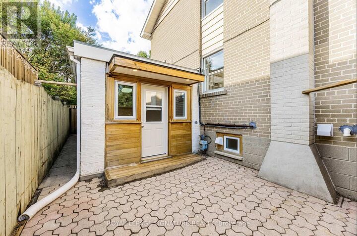 Property Photo: 54 Pasadena Gardens B ON M6S 4R5