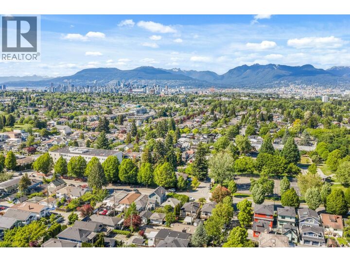 Property Photo:  880 East 33rd Avenue  BC V5V 3A5 