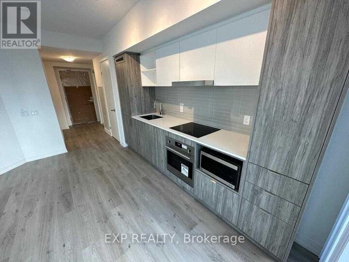 Property Photo:  138 Downes Street 2515  ON M5E 0E4 