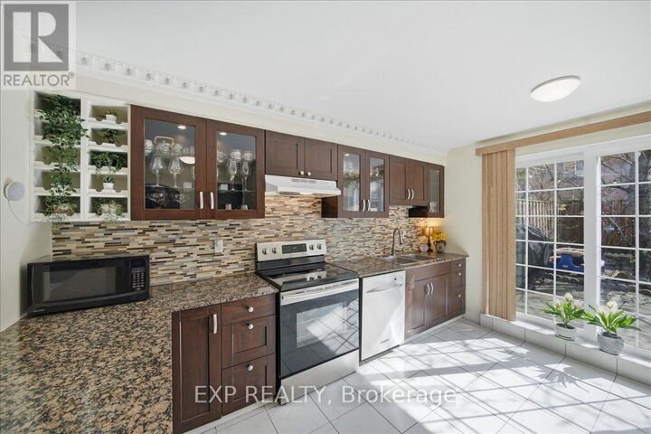Property Photo:  1055 Dundas Street East 167  ON L4Y 3X6 