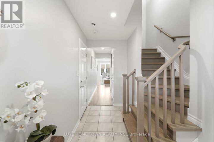 Property Photo:  100 Monarch Street  ON L3C 0G6 