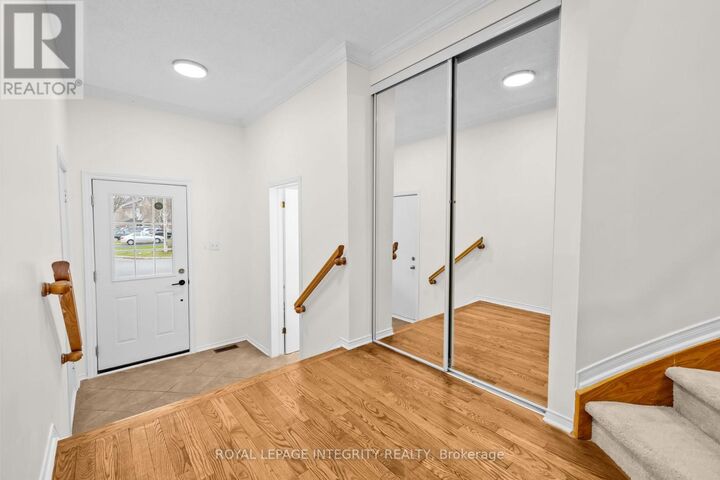 Property Photo: 9 Flowertree Crescent ON K2M 2R6