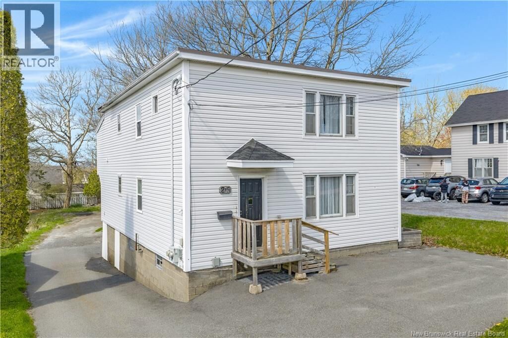 Property Photo:  215 Somerset Street  NB E2K 2Y1 