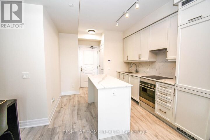 Property Photo:  9085 Jane Street 811  ON L4K 5P1 