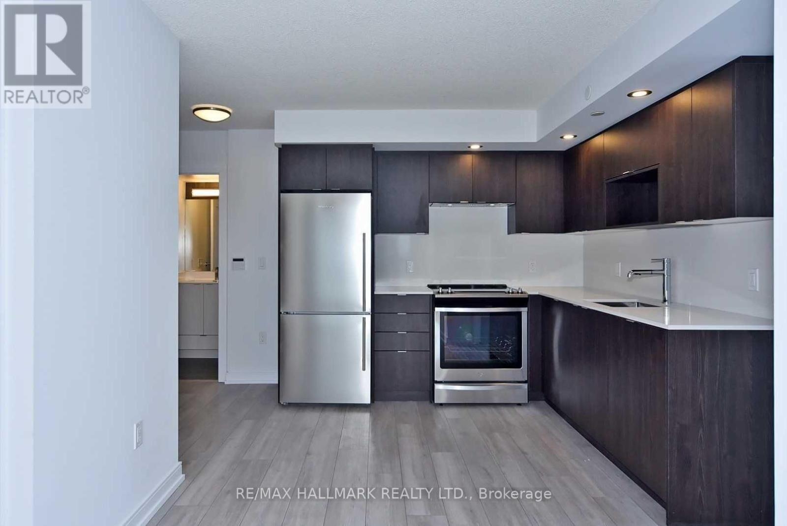Property Photo:  225 Village Green Square 1308  ON M1S 0L3 
