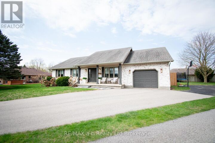 Property Photo: 3 Belfast Circle ON N4G 5G3