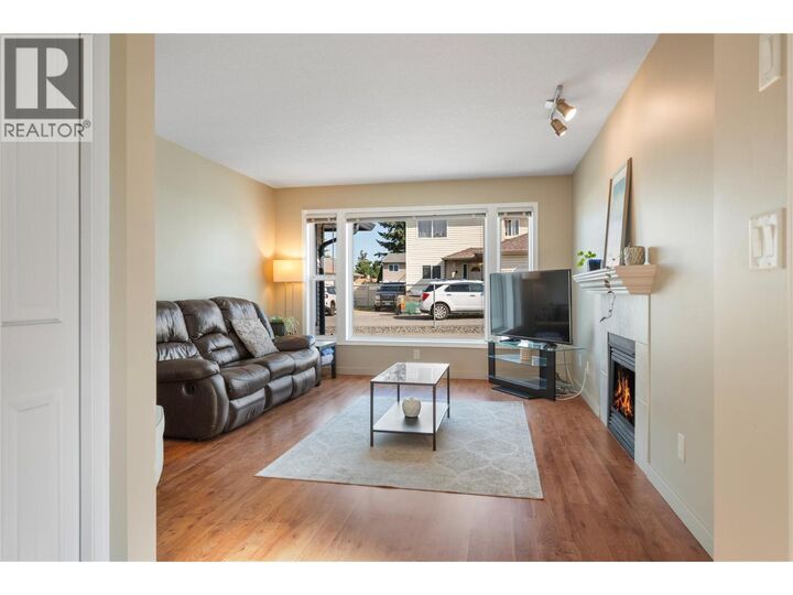 Property Photo: 4407 20 Street 6 BC V1T 9T9