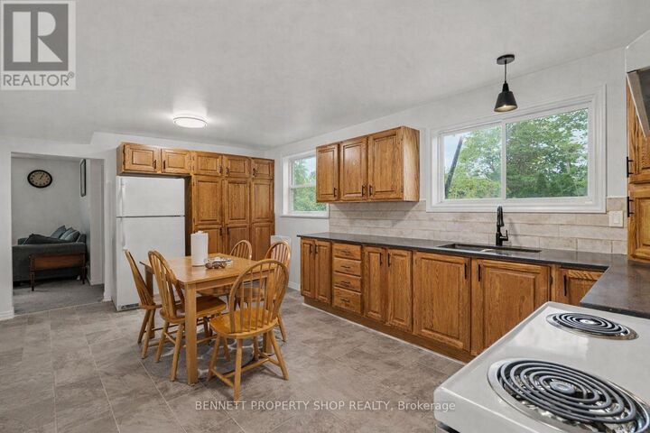 Property Photo:  1312 Avenue R Avenue  ON K1G 0B9 