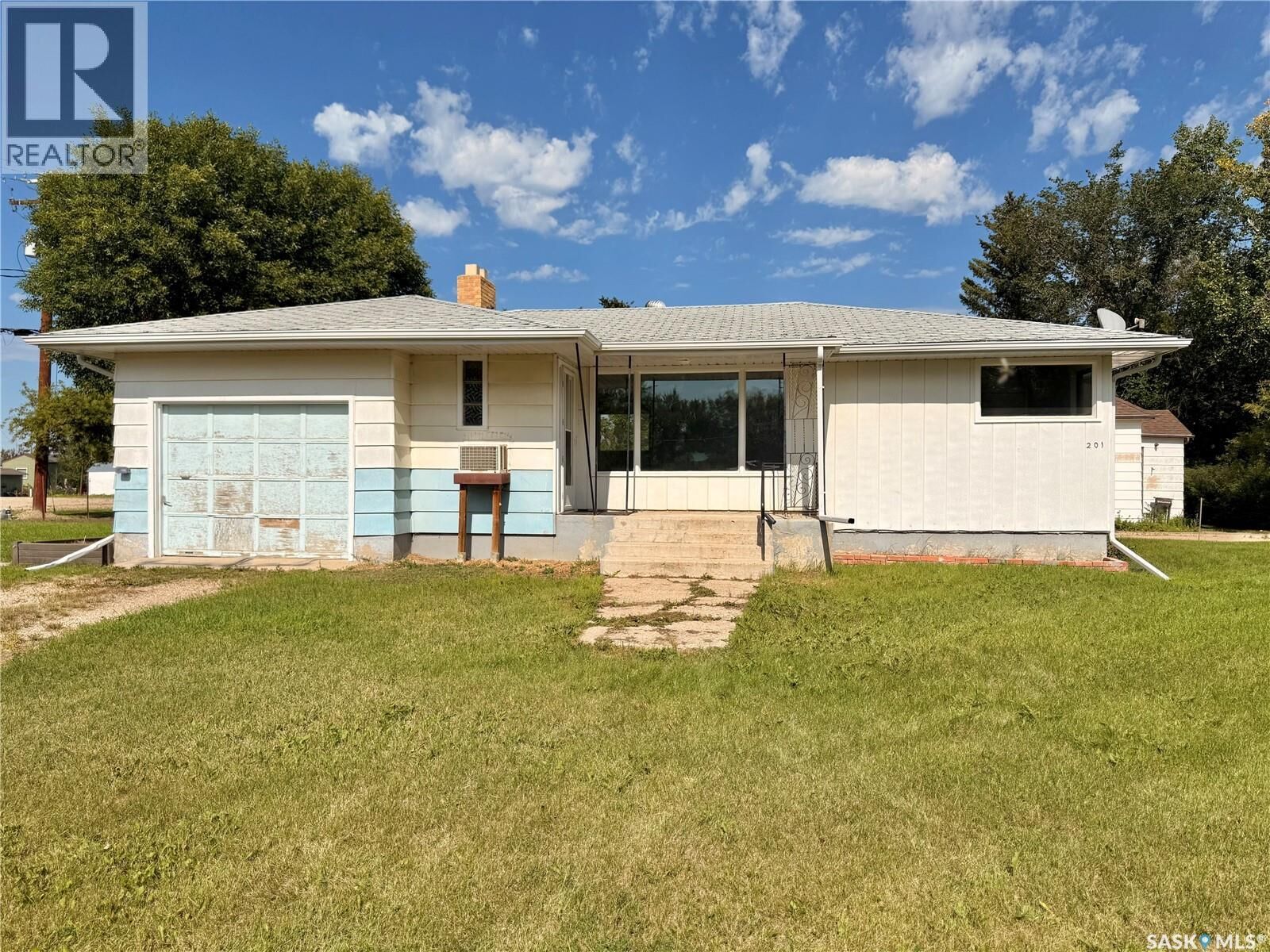 Property Photo:  201 Ottawa Street  SK S0G 1A0 