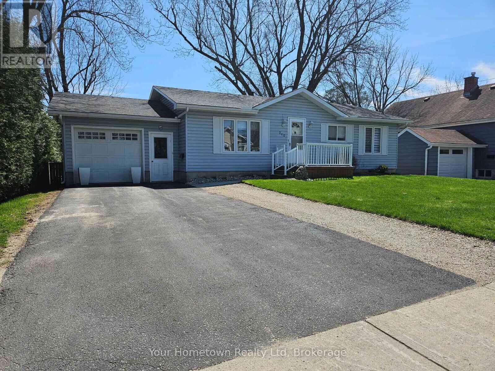 Property Photo: 210 Albert Street West ON N1M 1X4