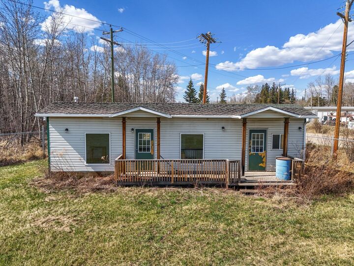 Property Photo:  5107  45 Ave  AB T0E 0S0 