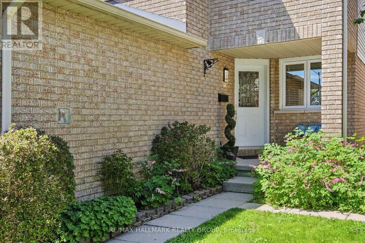 Property Photo:  176 Hunterswood Crescent  ON K1G 5V8 