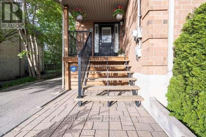 Property Photo: 17 Machell Avenue North ON L4G 2R6