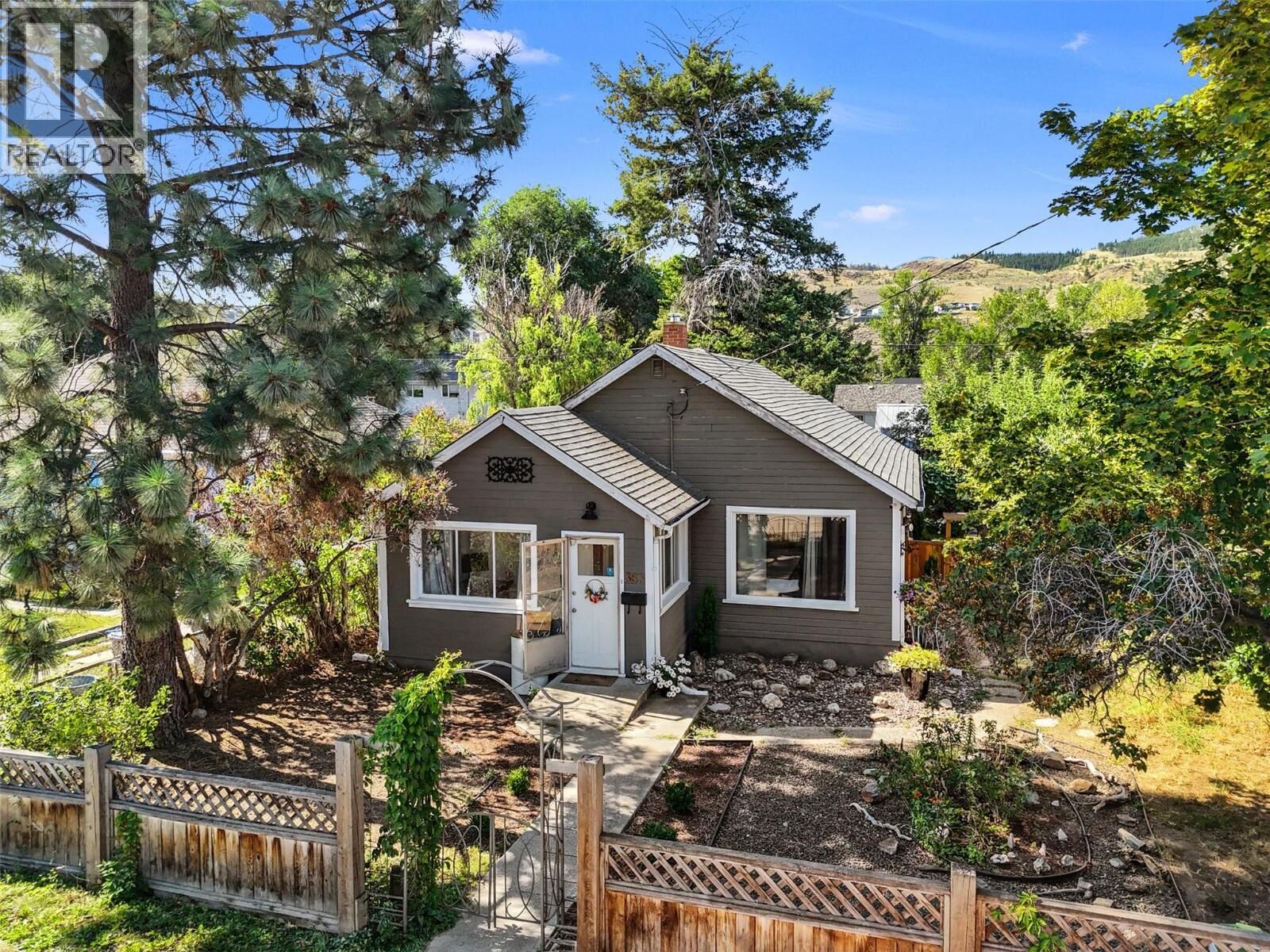 Property Photo:  363 Campbell Avenue  BC V2B 3R6 