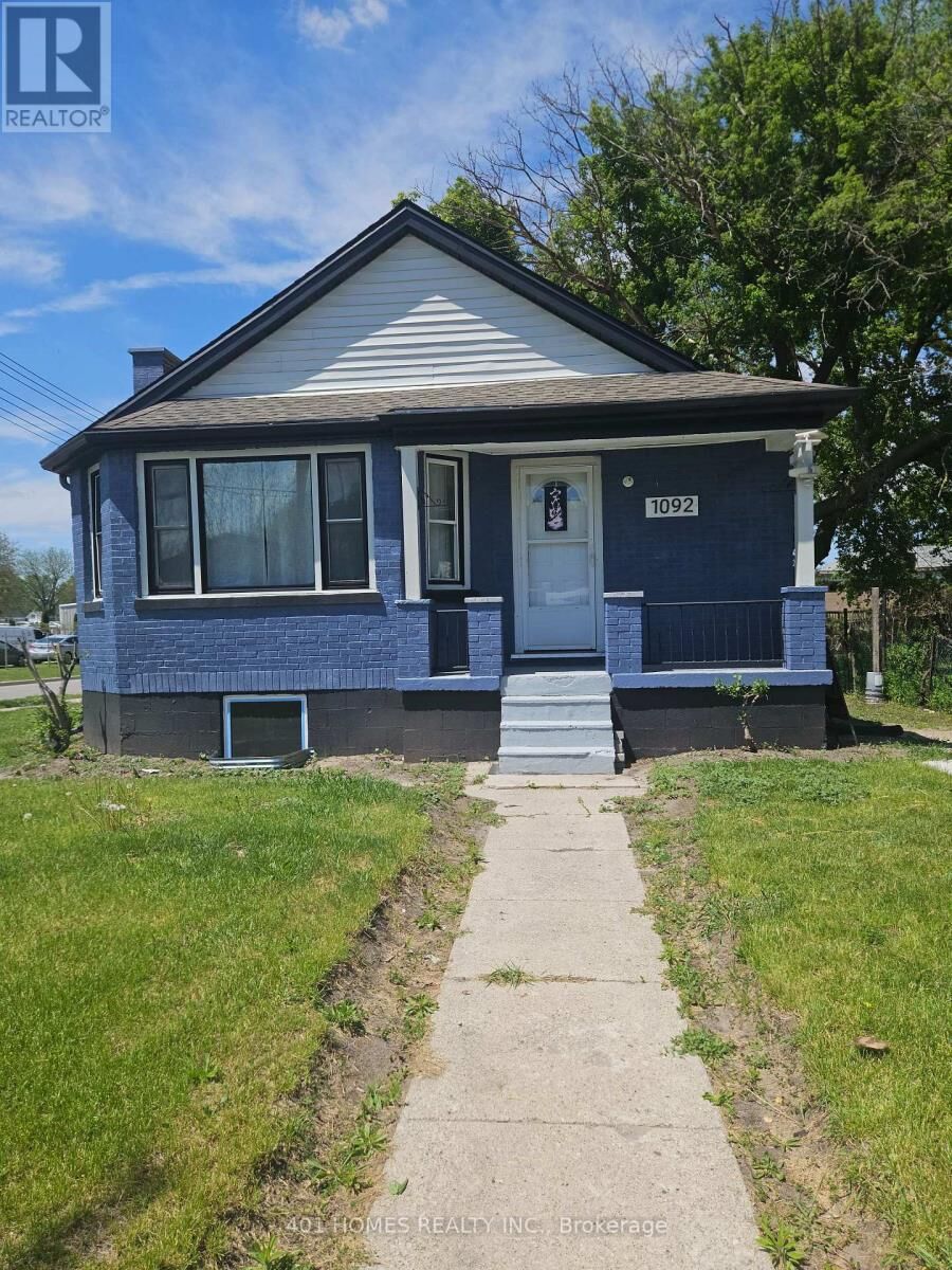 Property Photo:  1092 East Brydges Street  ON N5W 2B6 