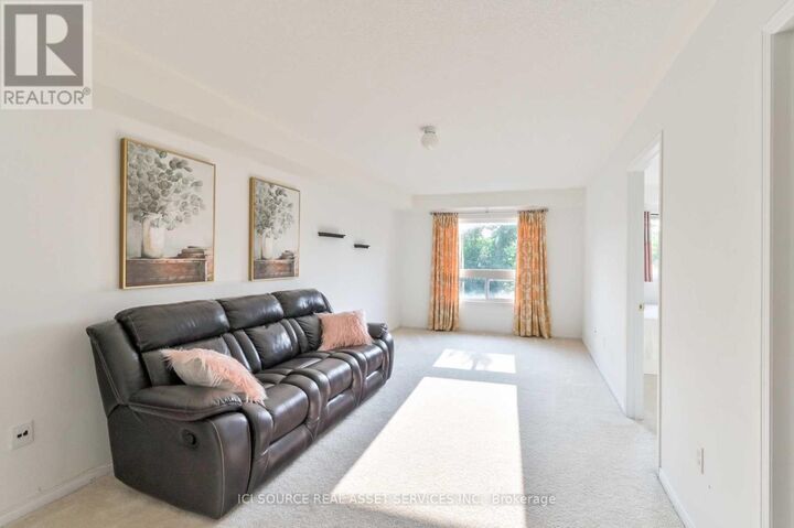 Property Photo:  64 Wyper Square 2nd Floor  ON M1S 0B3 