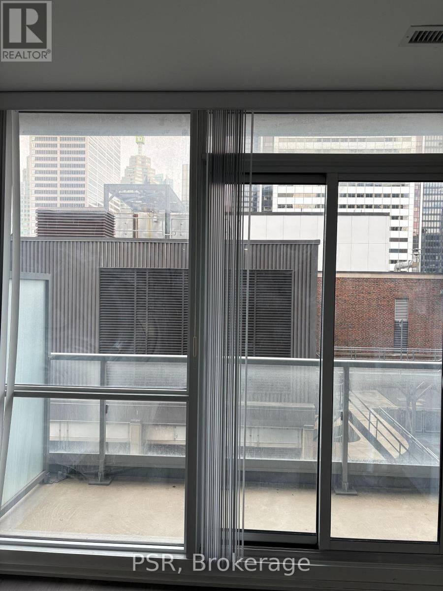Property Photo:  70 Temperance Street 2707  ON M5H 0B1 