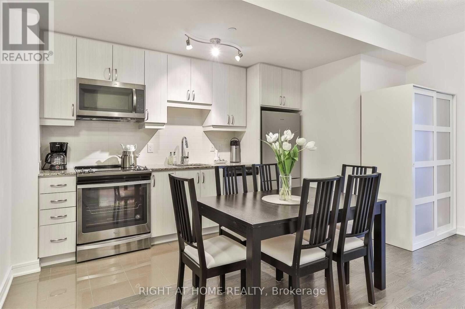 Property Photo:  9199 Yonge Street Se320  ON L4C 1H7 