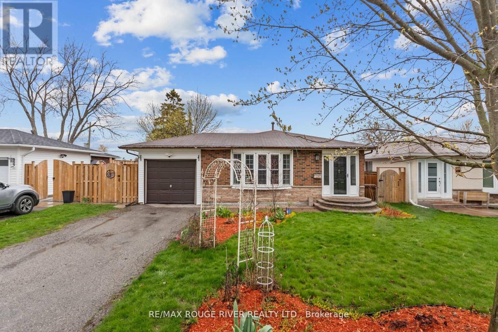 Property Photo:  27 Archer Drive  ON L1S 2Z3 