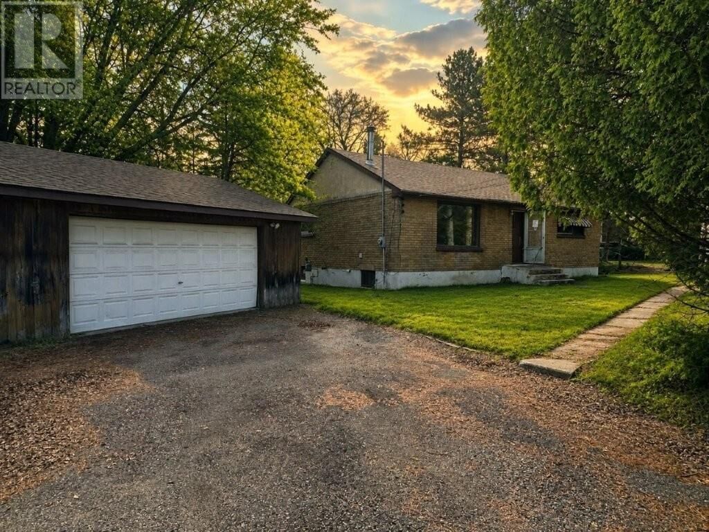 Property Photo: 182 Hilldale Road ON P7G 1Y8