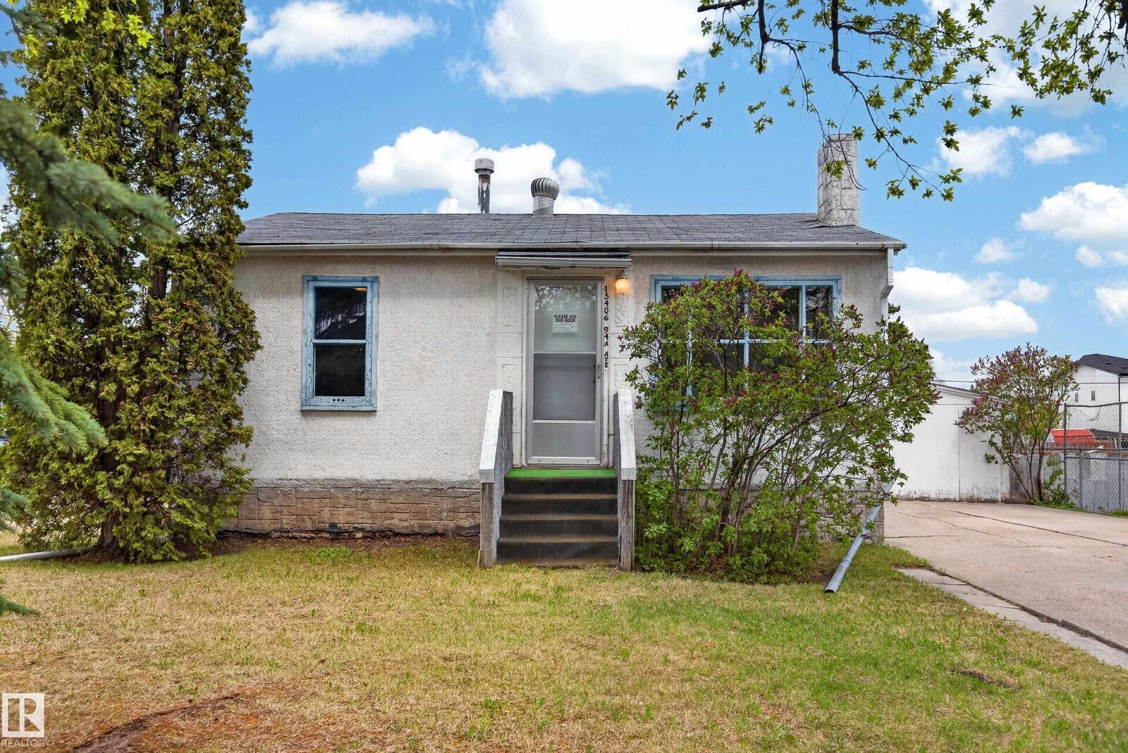 Property Photo: 15406 94A Avenue NW AB T5R 5L7