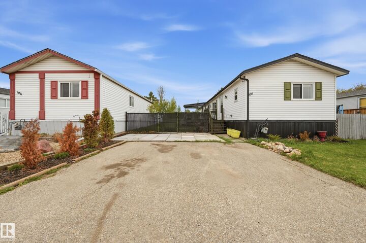 Property Photo:  106 Springfield Crescent  AB T7X 3H9 