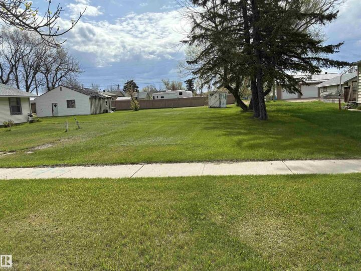 Property Photo:  4813 50 St  AB T0B 2R0 
