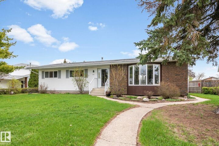 Property Photo:  4611 Lakeshore Drive  AB T9N 1P9 
