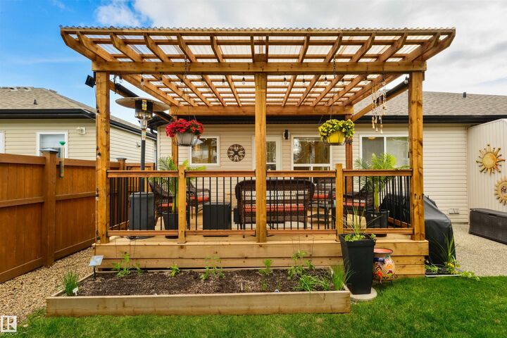 Property Photo:  7 Harvard Place  AB T7X 4K8 