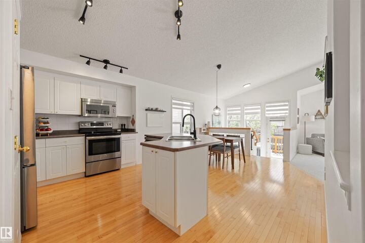 Property Photo:  611 Beck Close SW  AB T6W 1E6 