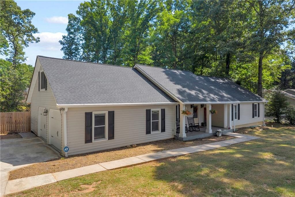 Property Photo: 2960 Mobley Drive GA 30019