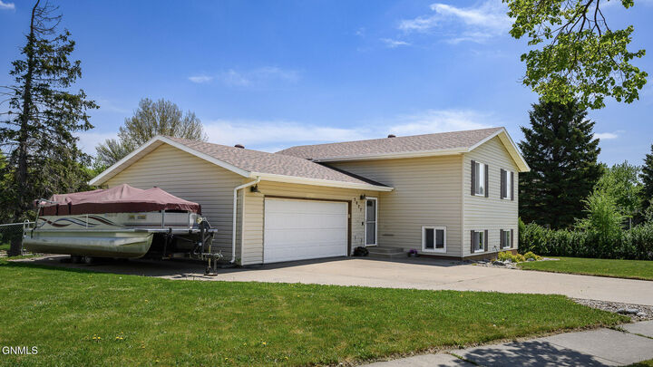 Property Photo:  3827 Renee Drive  ND 58503 